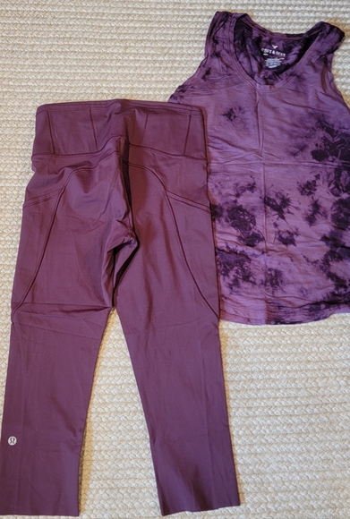 Super cute outfit! Lululemon crops & American eagle soft & sexy tank top - Picture 2 of 3